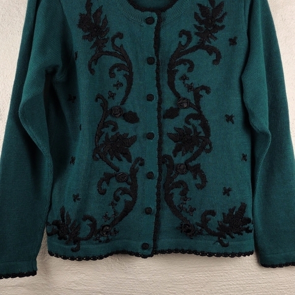 Arriviste Dark Green Embroidered Long Sleeve Button Front Cardigan Sweater - Picture 3 of 10